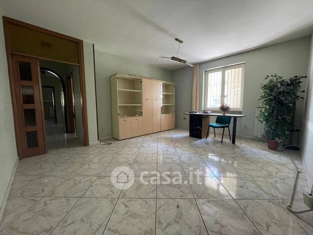 Ufficio in commerciale in Via Marandola 33