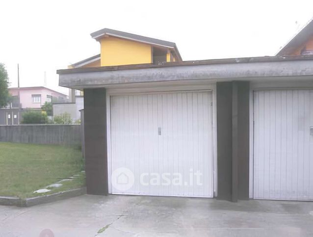 Box/posto auto in residenziale in Via Libertà 44
