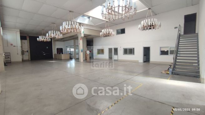 Capannone in commerciale in Via dei Fossi