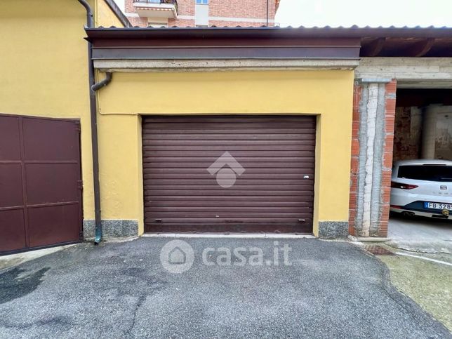 Box/posto auto in residenziale in Via Fratelli Piol 26