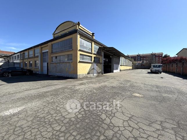 Capannone in commerciale in Via Giuseppe Massari 219