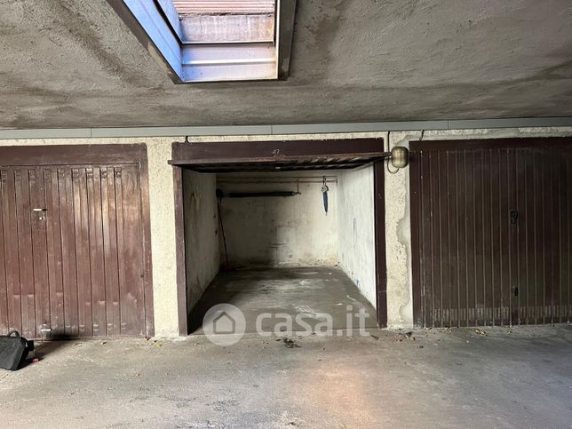 Box/posto auto in residenziale in Vicolo Avellino