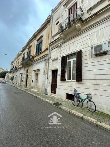 Casa indipendente in residenziale in Via Ferrante Caracciolo 10