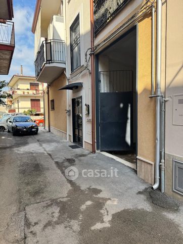 Negozio/locale commerciale in commerciale in Via Santa Maria del Pozzo 162