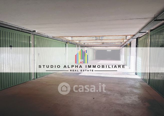 Box/posto auto in residenziale in Via del Mare 58
