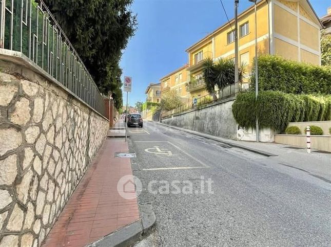 Box/posto auto in residenziale in Via Tuoro Cappuccini