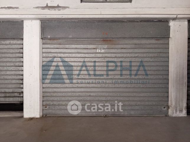 Box/posto auto in residenziale in Viale G. Pascoli
