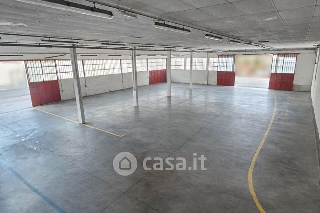 Capannone in commerciale in Via Inghilterra