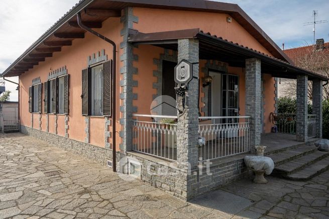 Villa in residenziale in Via Alpi Cozie 13