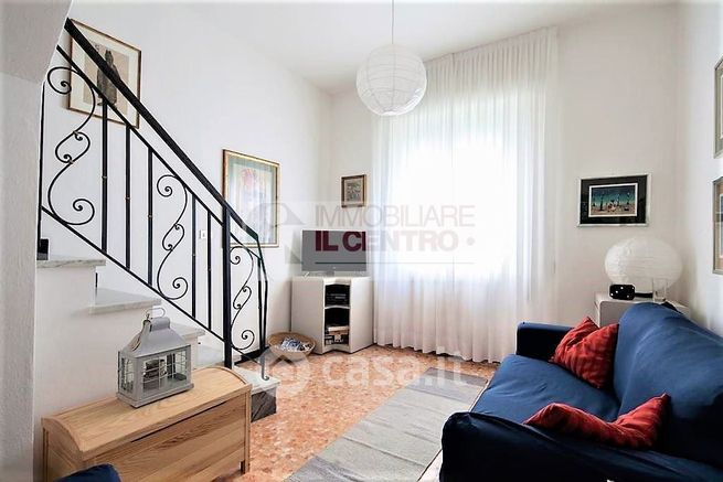 Casa bi/trifamiliare in residenziale in