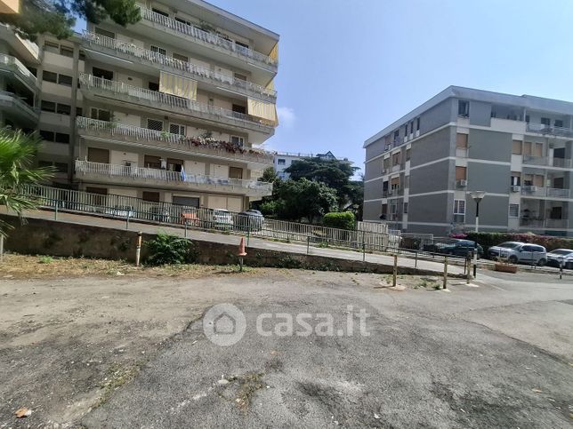 Box/posto auto in residenziale in Via Francesco Petrarca 35