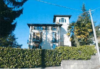 Villa in residenziale in Via Andrea del Sarto 15