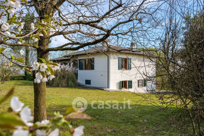 Villa in residenziale in Via Costa Morini 1