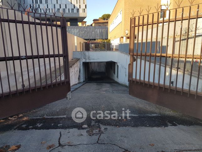 Garage/posto auto in residenziale in Piazza delle Crociate