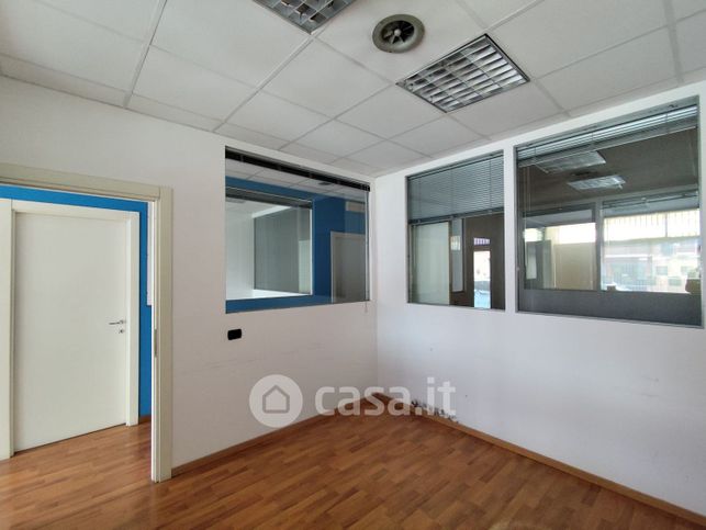 Ufficio in commerciale in Via IV Novembre