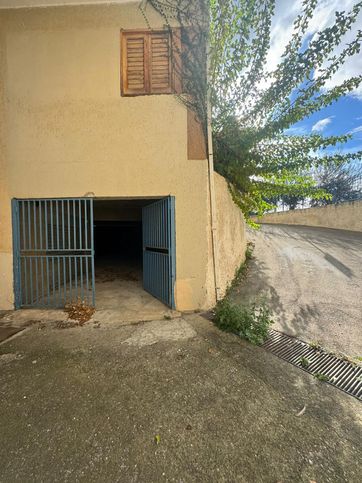 Garage/posto auto in residenziale in Contrada feliciotto