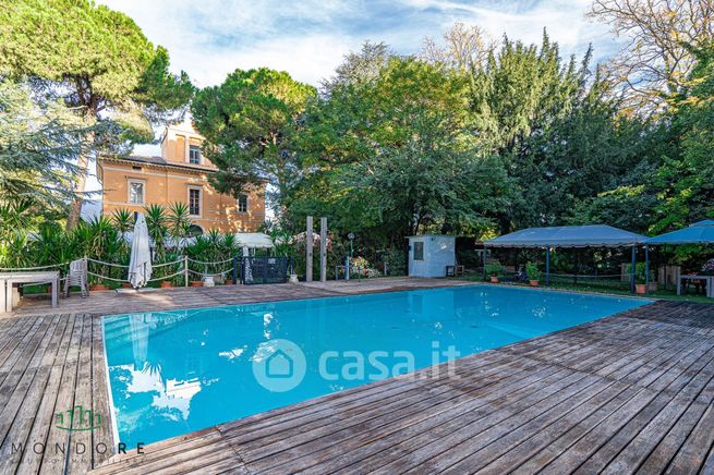 Attivitã /licenza (con o senza mura) in commerciale in Via San Donato