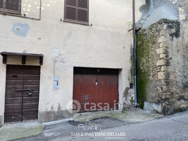 Box/posto auto in residenziale in Via Montana 58