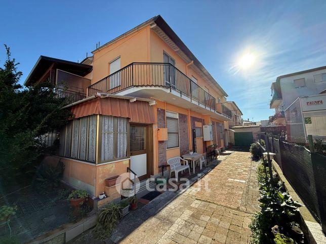 Casa bi/trifamiliare in residenziale in Via dei Larici