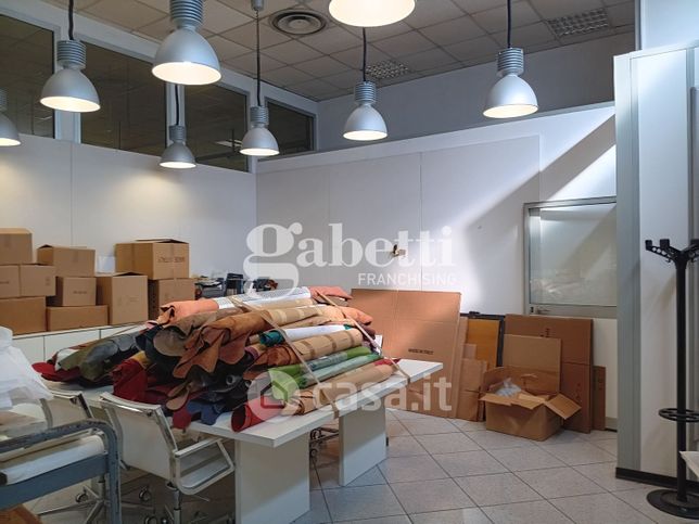 Capannone in commerciale in Via Colleramole