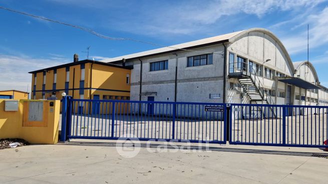 Capannone in commerciale in Via G. Mazzini 51