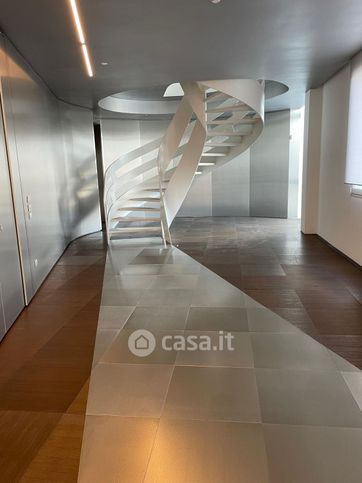 Ufficio in commerciale in Viale Porta Adige 1