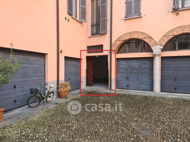 Box/posto auto in residenziale in Via Giuseppe Garibaldi 47
