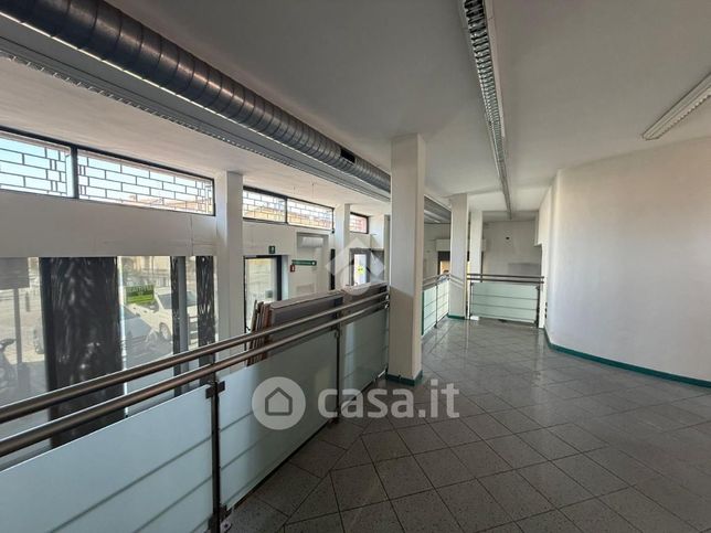 Ufficio in commerciale in 