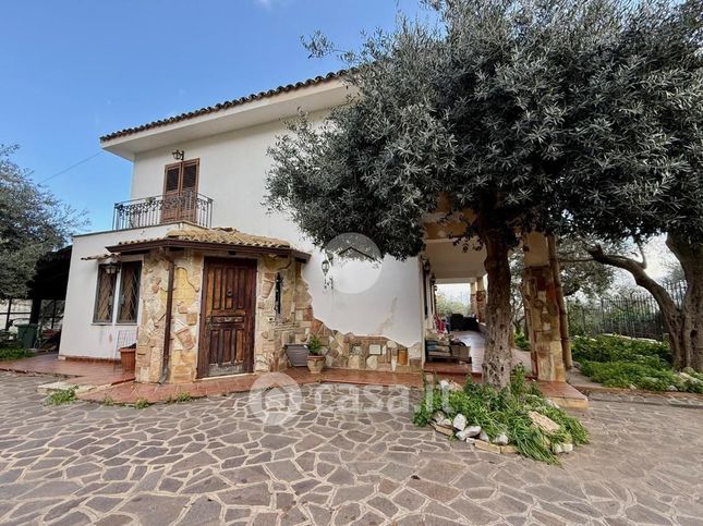 Villa in residenziale in 