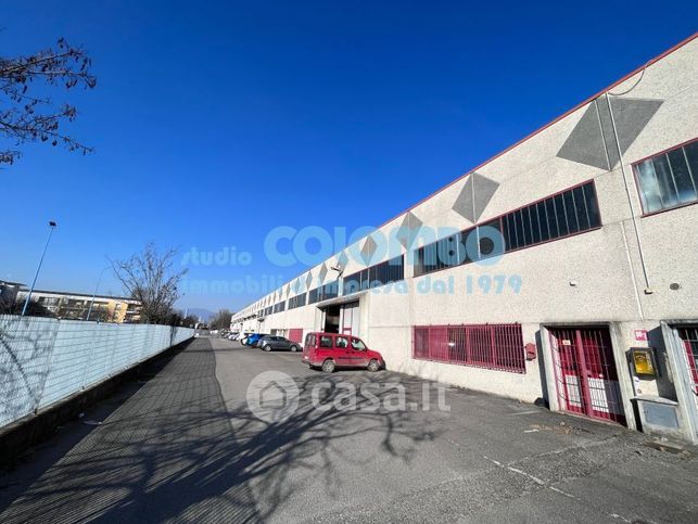 Capannone in commerciale in Via Industriale