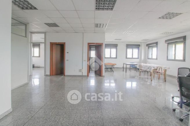 Ufficio in commerciale in Via G. Marcora 15