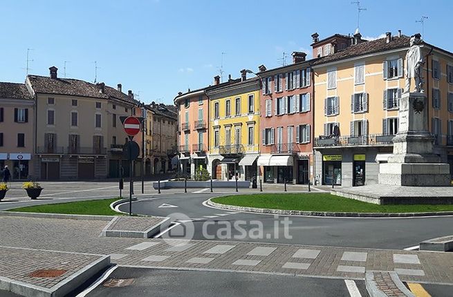 Attività/licenza (con o senza mura) in commerciale in Via Giuseppe Mazzini