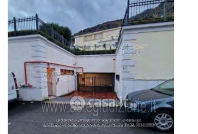 Box/posto auto in residenziale in Via Fratte 19