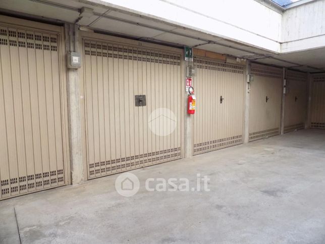 Garage/posto auto in residenziale in Via Paleologi