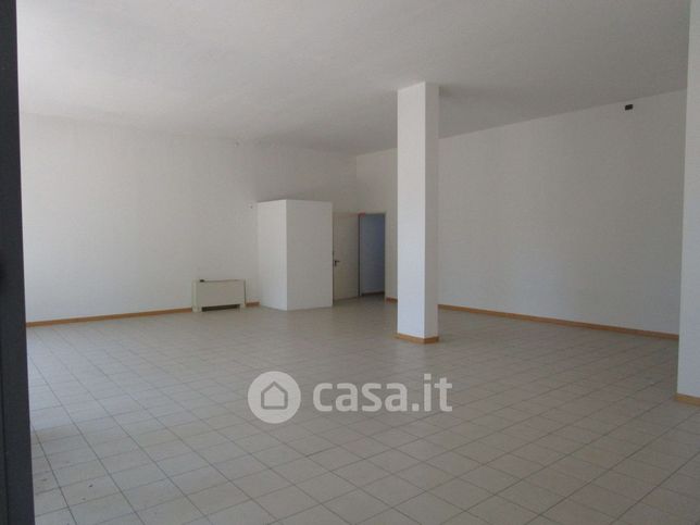 Ufficio in commerciale in