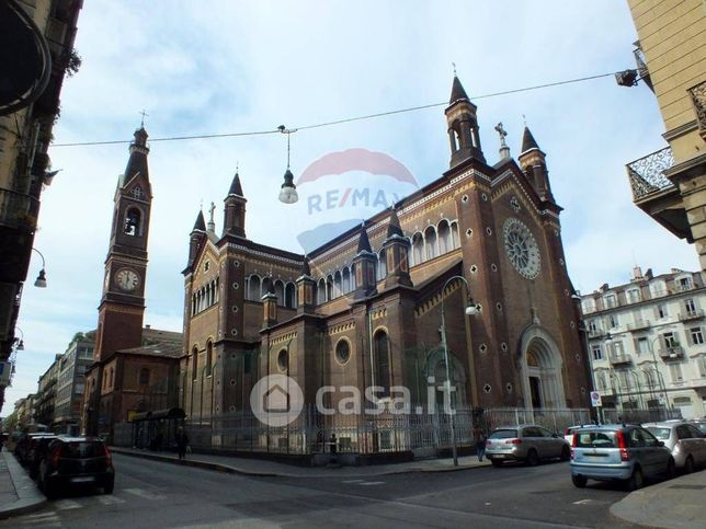 Attività/licenza (con o senza mura) in commerciale in Via San Secondo 66 f