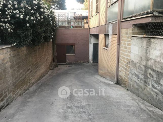 Box/posto auto in residenziale in Via Isnello 9
