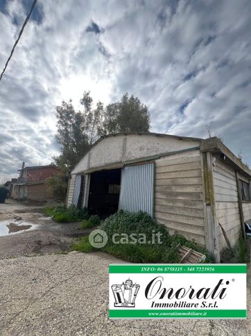 Capannone in commerciale in 