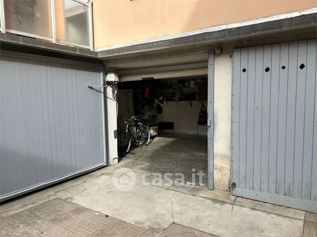 Garage/posto auto in residenziale in Via Emilio Morosini 23