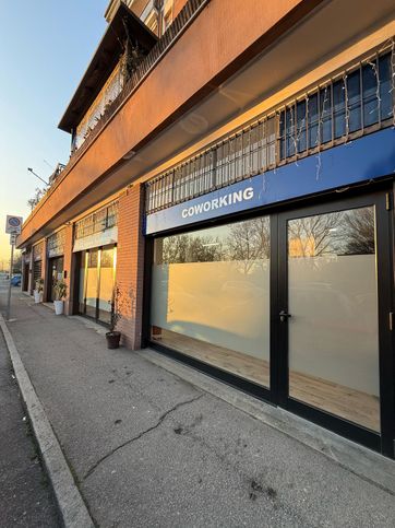 Ufficio in commerciale in Via Monviso 126