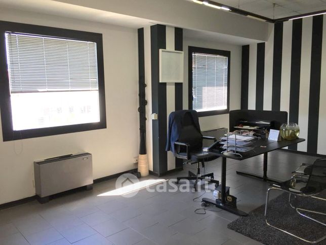 Ufficio in commerciale in Via del Molo