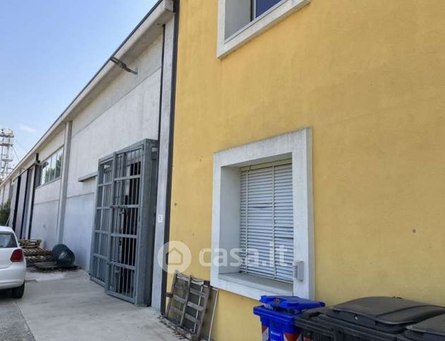 Capannone in commerciale in Via San Martino Carano
