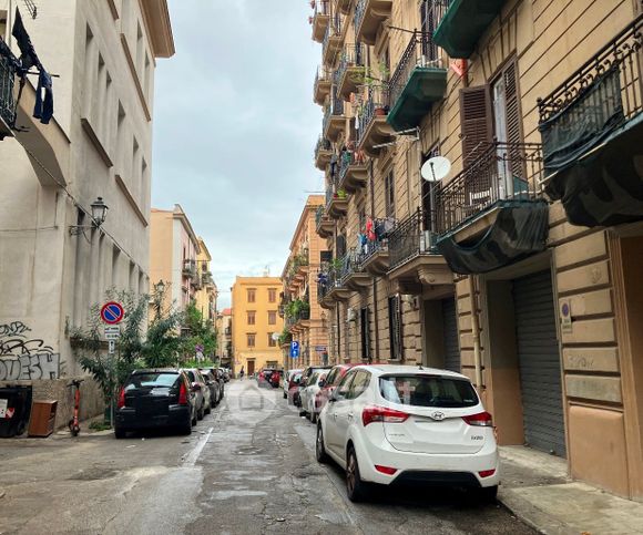 Negozio/locale commerciale in commerciale in Via Parrocchia dei Tartari 19