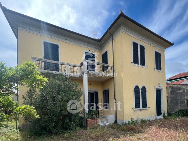 Villa in residenziale in Via Dante Alighieri 7