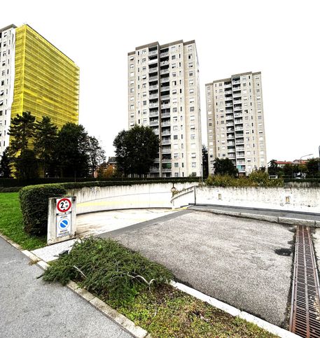 Garage/posto auto in residenziale in Via Riccardo Bacchelli 2