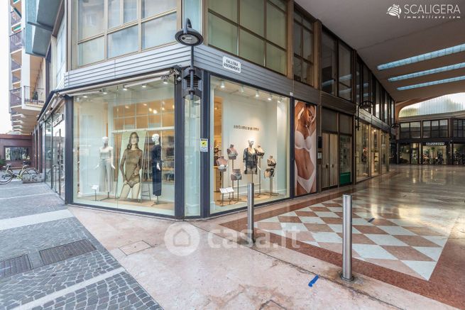 Ufficio in commerciale in Via XX Settembre 3