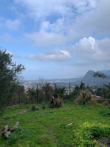 Terreno edificabile in residenziale in Via Stromboli