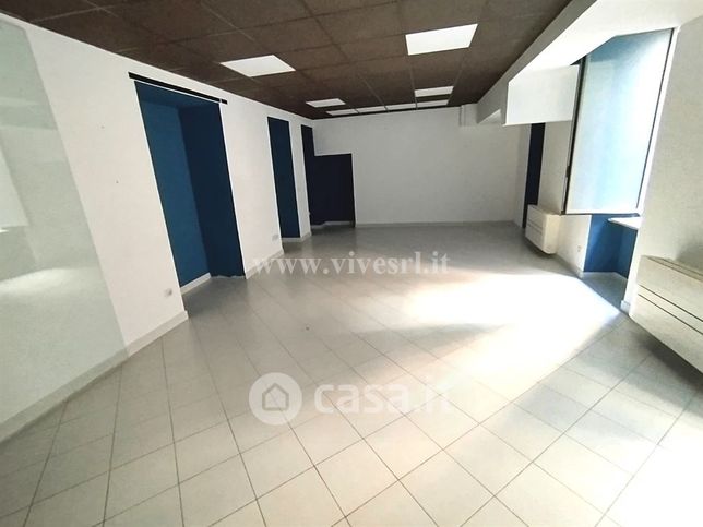 Capannone in commerciale in Corso Buenos Aires