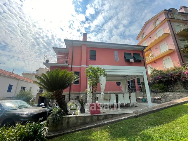 Villa in residenziale in Corso Giuseppe Mazzini 159