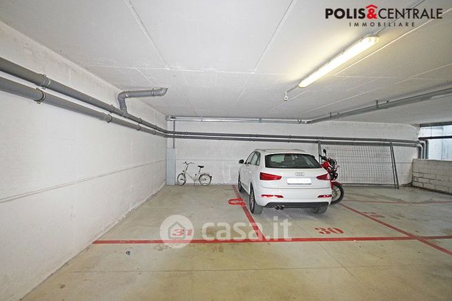 Garage/posto auto in residenziale in Viale Luigi Luciani